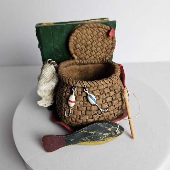 Vtg Fishing Desk Set Figurines with Tackle and Creel Small Resin Bookend - Picture 7 of 16
